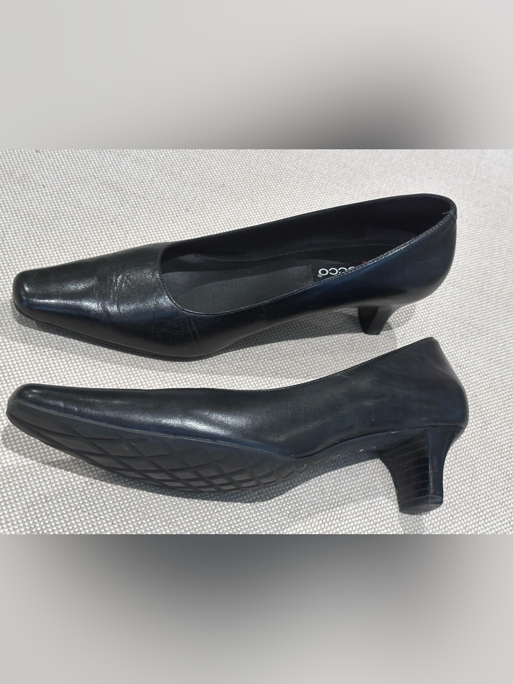 ECCO Size 39 (8) Black Leather LIKE NEW Classic Kitten Heel Pump - Picture 8 of 14